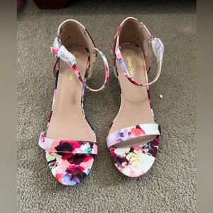 Dream Pairs Floral Ankle Strap Heels Size 7.5 Multicolor Sandals